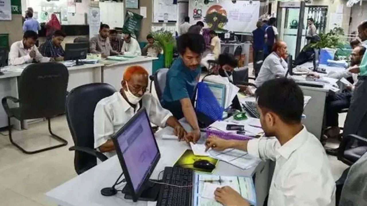 ঈদের দীর্ঘ ছুটি শেষে আজ খুলেছে অফিস