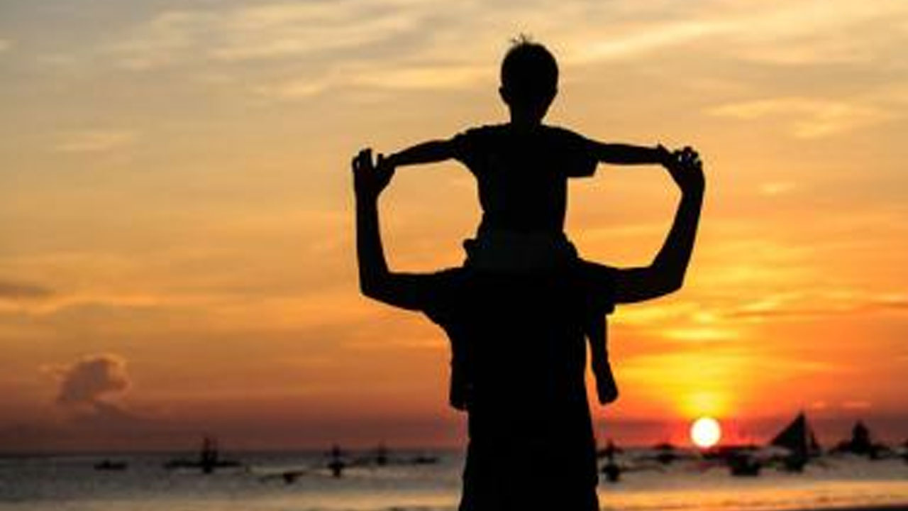 জীবনে অবিচ্ছেদ্য ছায়ার নাম বাবা