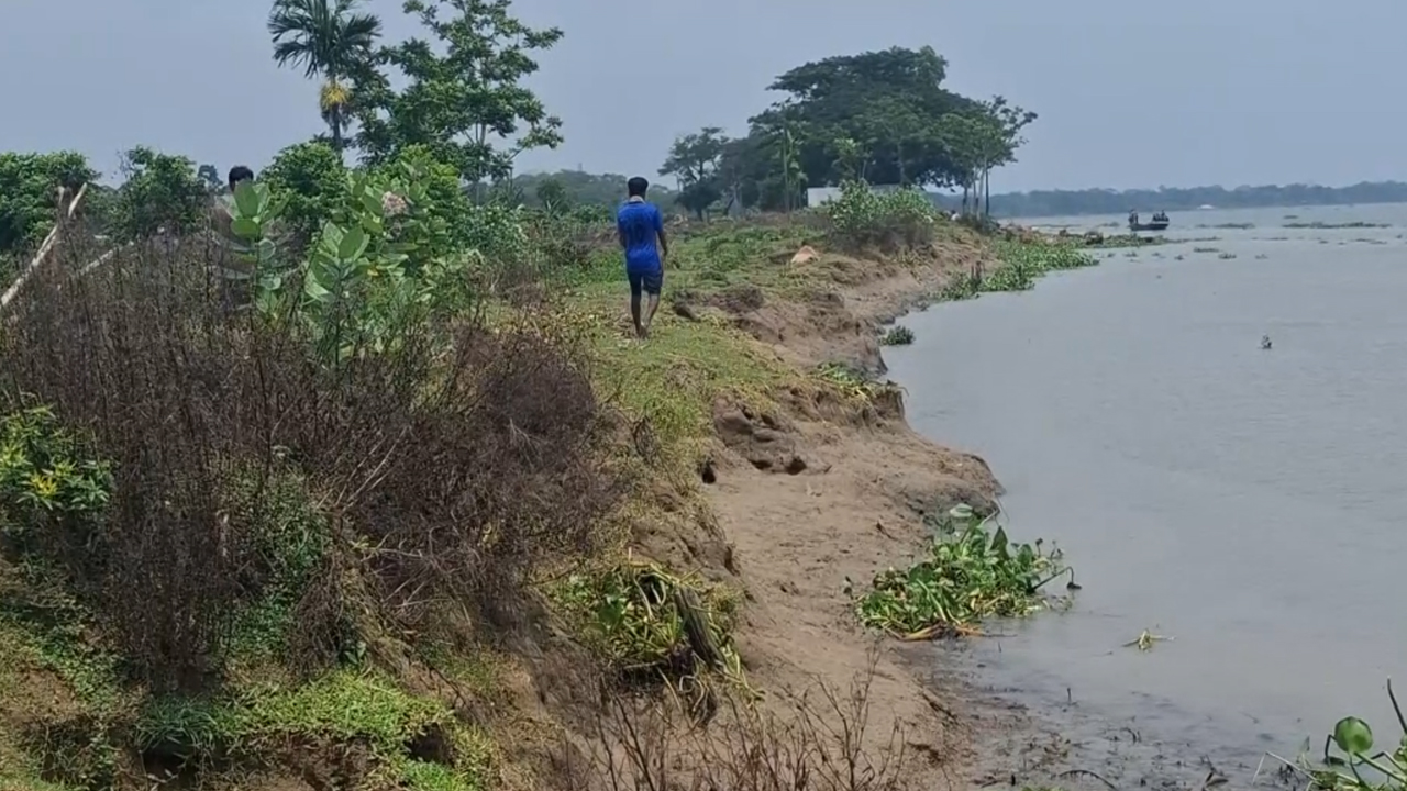 কঁচা নদীতে ভাঙন অব্যাহত