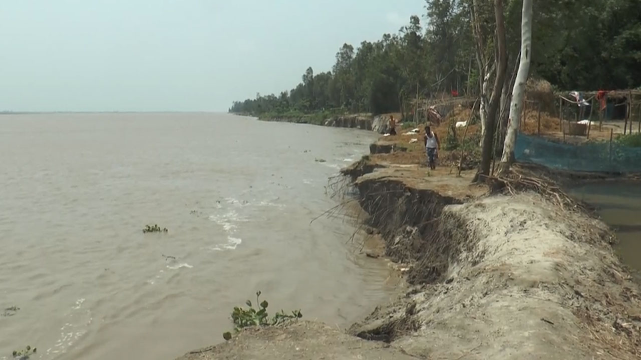 দেশের বিভিন্ন অঞ্চলের নদ-নদীতে ভাঙন বাড়ছে