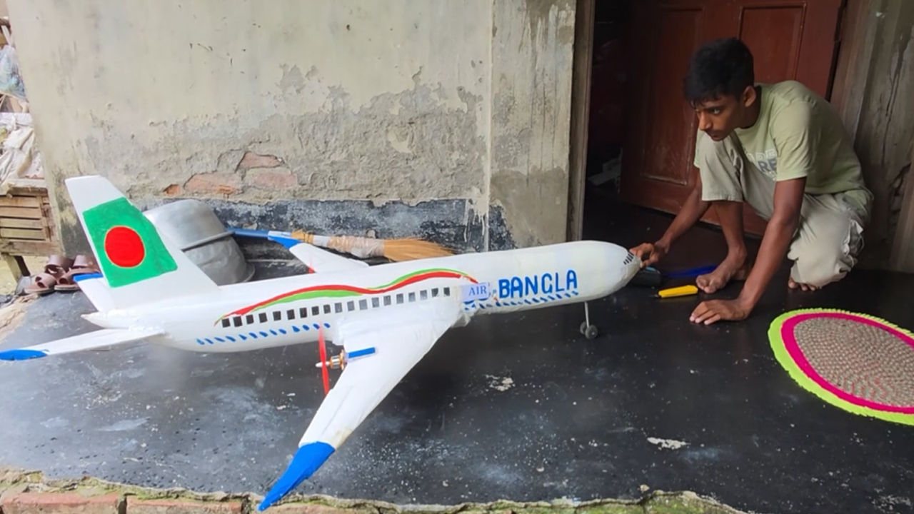 ড্রোনের পর প্লেন বানালেন অঙ্কন