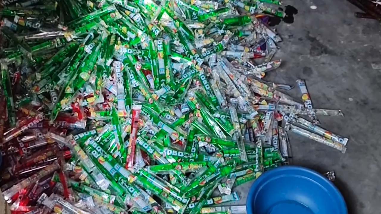 বিষাক্ত কেমিক্যাল দিয়ে বানানো হচ্ছে আইসক্রিম!!