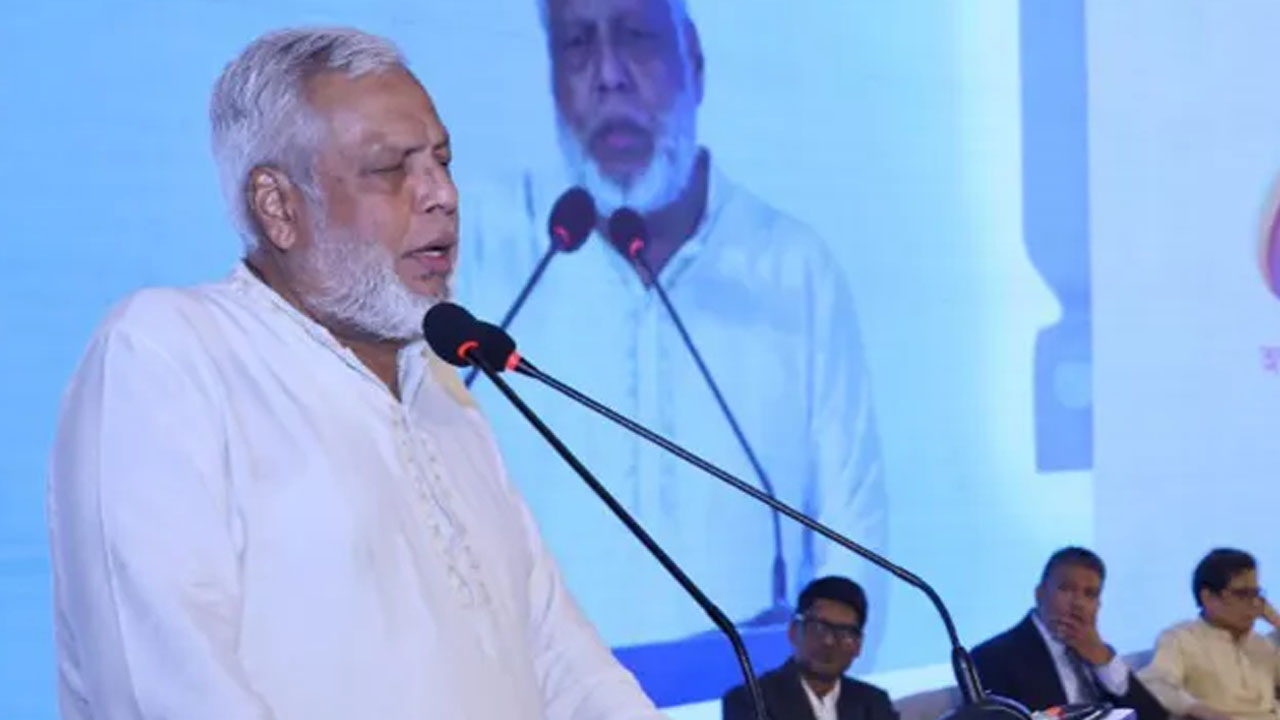 বিদ্যুৎ জ্বালানি ও খনিজ সম্পদ বিষয়ক উপদেষ্টা ফাওজুল কবির খান। ছবি: সংগৃহীত