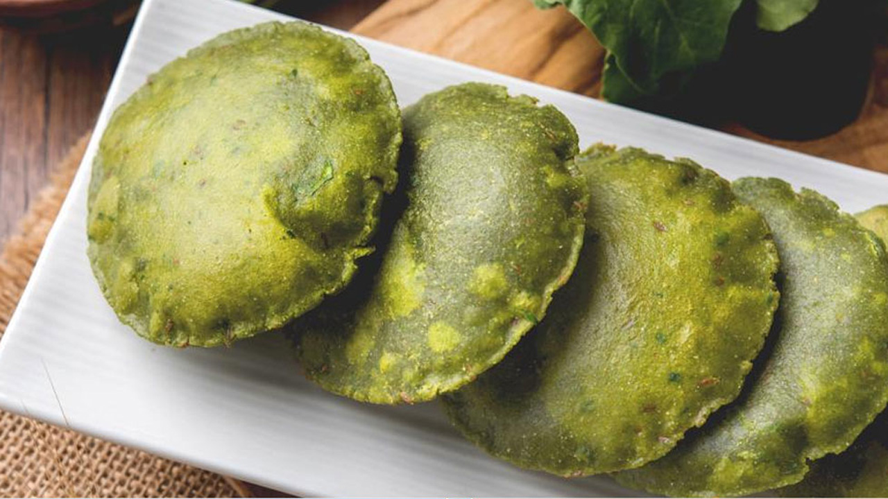 বিকেলের নাস্তায় মজাদার পালংশাকের লুচি