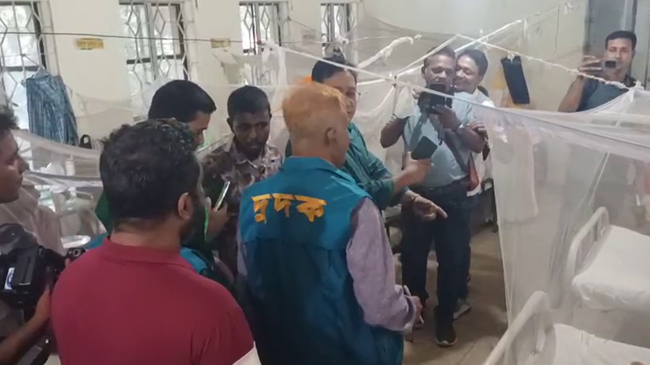 সাভার উপজেলা স্বাস্থ্য কমপ্লেক্সে অভিযানে দুদক