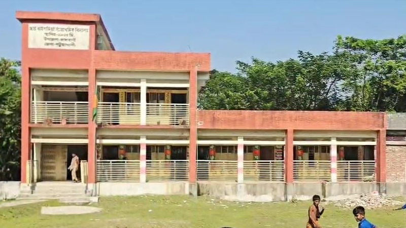 রাঙ্গাবালীতে ৭১ সরকারি প্রাথমিক বিদ্যালয়ের শিক্ষকদের কর্মবিরতি