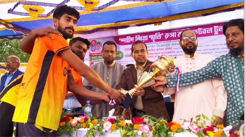 টঙ্গীবাড়ীতে ‘শহীদ জিয়া স্মৃতি রৌপ্যকাপ’ ফুটবল টুর্নামেন্ট অনুষ্ঠিত
