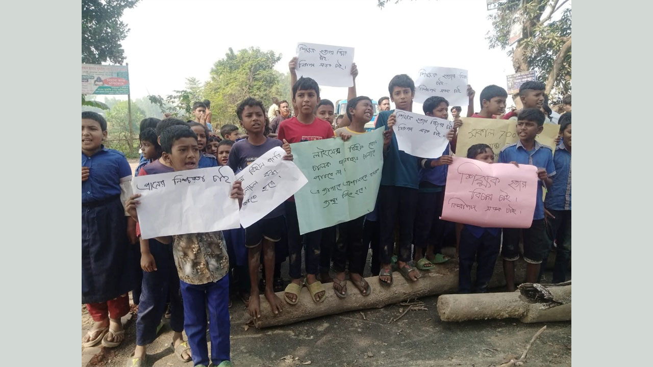 শাহজাদপুরে গাছের গুড়ি ফেলে সড়ক অবরোধ 