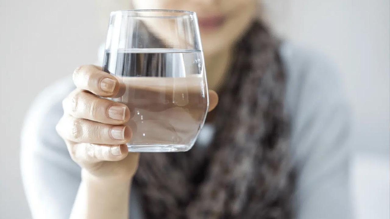 শীতকালে কেন পানি পান করা জরুরি