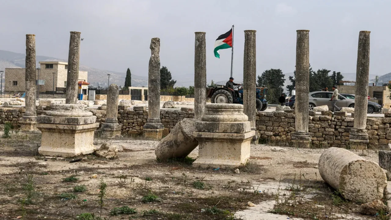 পশ্চিম তীরের পাঁচটি ঐতিহাসিক নিদর্শন জব্দ করল ইসরাইল