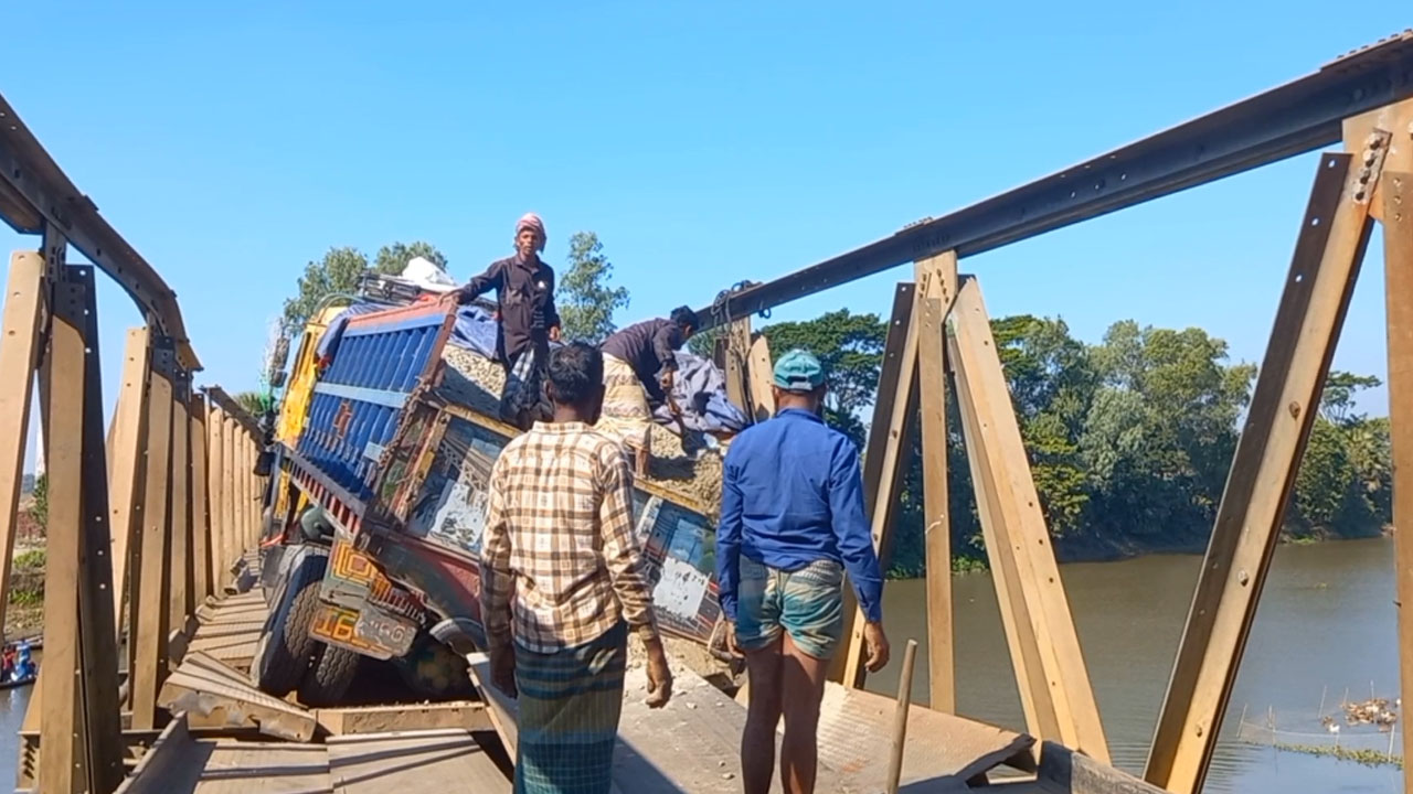 হবিগঞ্জে রত্না সেতু ভেঙ্গে যোগাযোগ বিচ্ছিন্ন