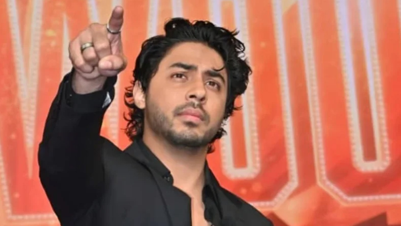 নাইটক্লাবে অশালীন আচরণে পুলিশের নজরে আরিয়ান খান