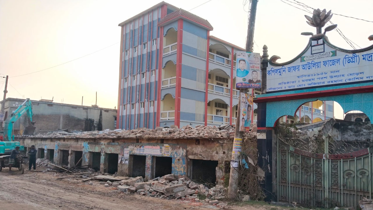অর্থ পরিশোধ না করেই মাদ্রাসাসহ বিভিন্ন স্থাপনা গুড়িয়ে দেয়ার অভিযোগ