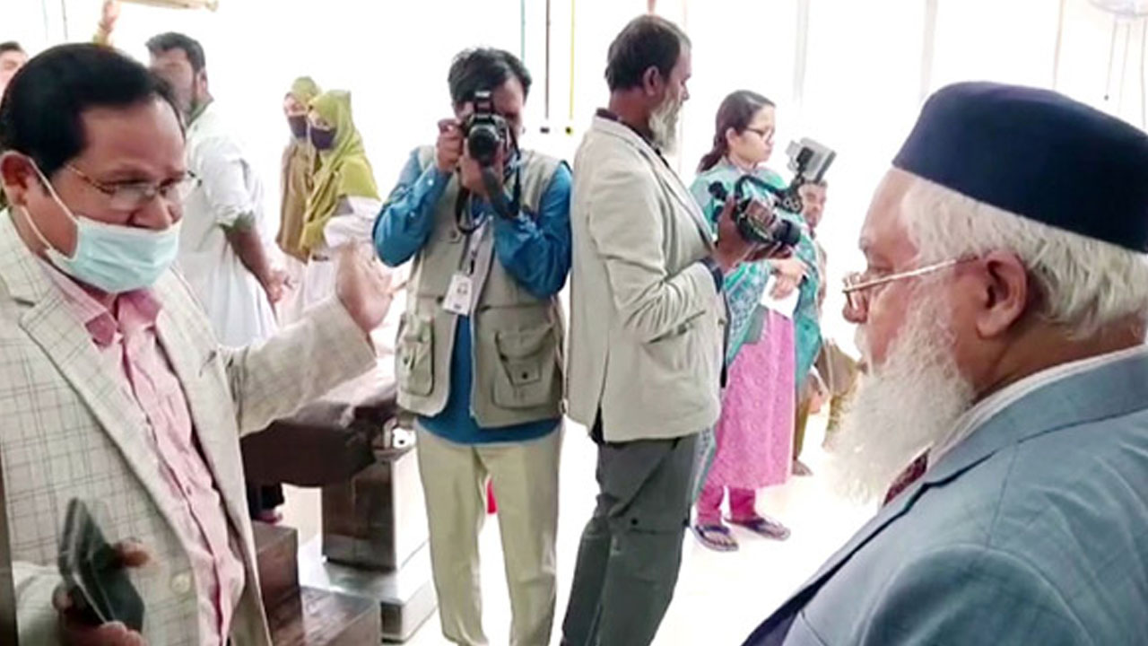 নিঃশর্ত ক্ষমা চাইলেন স্বাস্থ্যের ডিজির সঙ্গে তর্কে জড়ানো মমেকের সেই চিকিৎসক