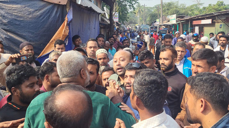 ব্যারিস্টার ফুয়াদকে ঘিরে ‘ভুয়া-ভুয়া’ স্লোগান