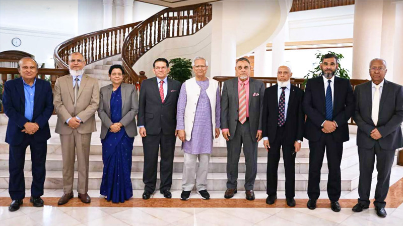 নির্বাচন ও গণভোটের প্রস্তুতি সম্পর্কে প্রধান উপদেষ্টাকে জানালেন সিইসি